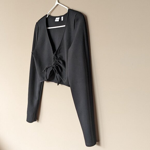 Aritzia Sun-deh Crop Top - Sunday Best Far Out V-neck Top with Cutout - Picture 6 of 11